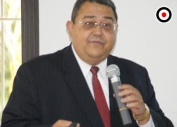 Le Patron de la UNIBANK, Carl Braun, sort par la petite porte