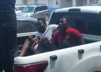 La population a lynché un policier et un ex-employé du CEP