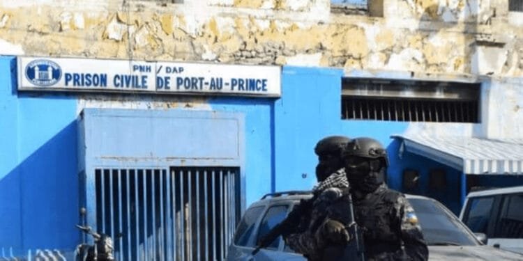 Les gangs prennent d’assaut le Pénitencier National et libèrent des prisonniers”