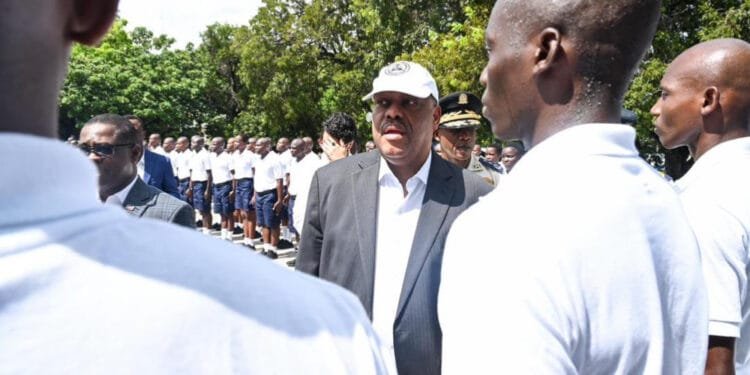 Le Premier ministre Garry Conille au cœur de la formation des aspirants policiers | Haiti News Le Premier ministre Garry Conille au cœur de la formation des aspirants policiers