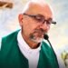 Équateur : un prêtre catholique meurt écrasé par un crucifix en pleine messe 2 Équateur : un prêtre catholique meurt écrasé par un crucifix en pleine messe