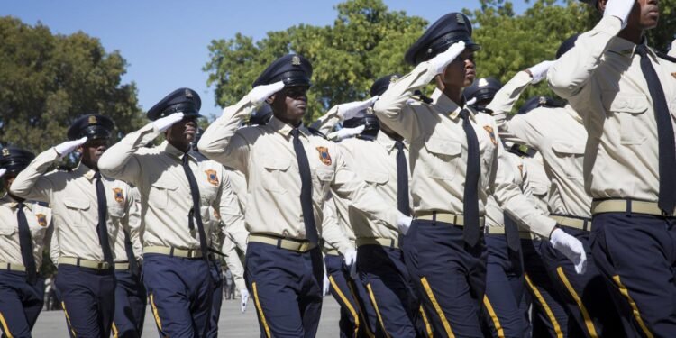 Haïti : 1 189 nouveaux agents de police rejoignent les rangs de la PNH 1 Haïti : 1 189 nouveaux agents de police rejoignent les rangs de la PNH